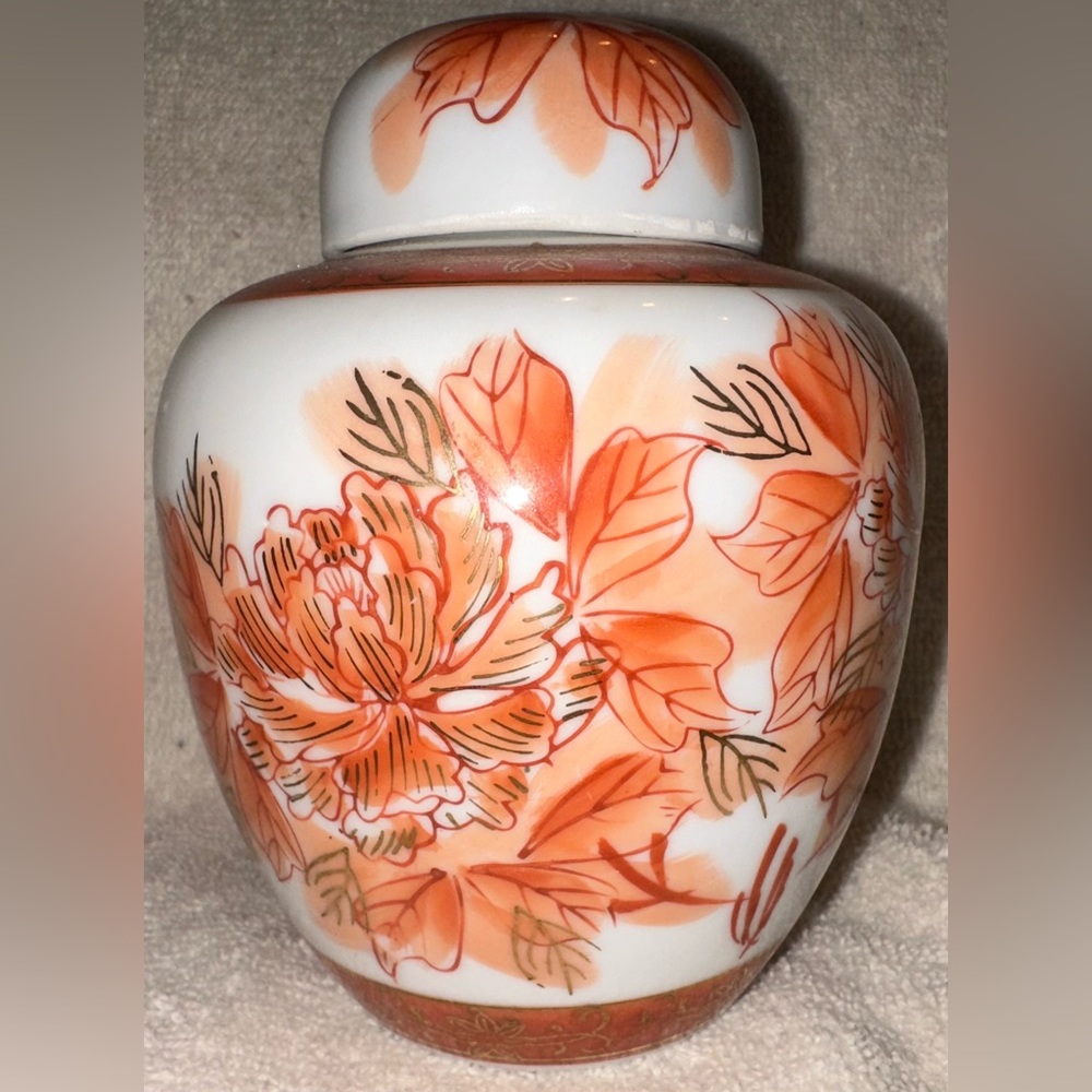 Lj Vintage Ginger Jar‎ Orange Chrysanthemums made in Japan
5”